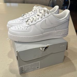 Brand new in box, women’s Air Force 1 ‘07